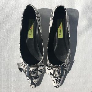 Newspaper Print Pointed Kitten Heel Flats